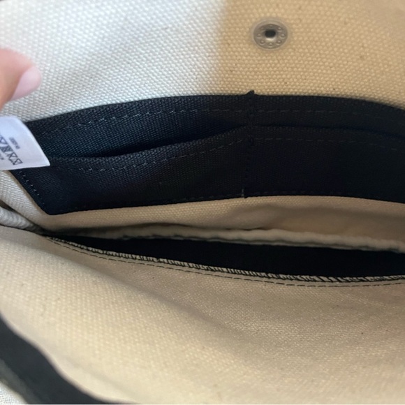 Lands’ End Black and White Houndstooth Wristlet Clutch Zipper Button accent EUC - Picture 2 of 10